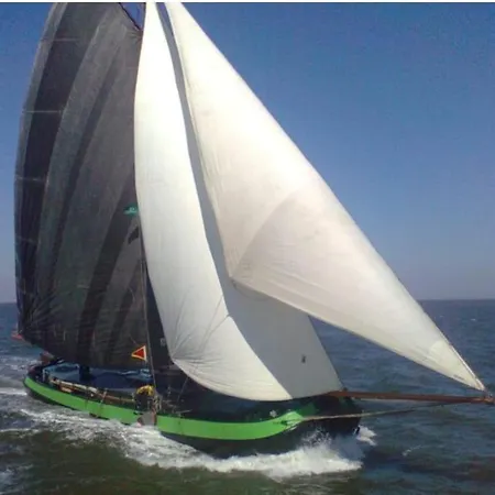 Casa vacanze Luxury Private Sailing Ship In *